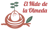 Logotipo de "El Nido de la Chispa" con rama, brote y texto rojo.