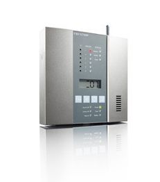 Graues elektronisches Gerät mit Display und Tasten, stehend auf reflektierender Oberfläche.