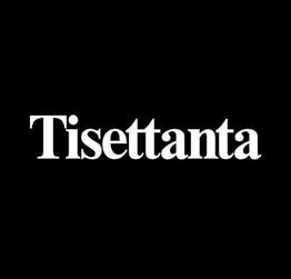 Scritta "Tisettanta" in bianco su sfondo nero.