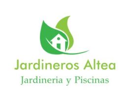 Logotipo verde con una casa y hojas, texto: "Jardineros Altea, Jardinería y Piscinas".