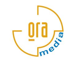 Logo mit gelbem Kreis und Text "ora media" in Blau und Orange auf weißem Hintergrund.