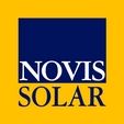 Logo "NOVIS SOLAR": Blauer Text vor gelbem Hintergrund.