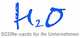 Blaue handschriftliche Schrift "H₂O" mit Text darunter: "SCORe-cards für Ihr Unternehmen".