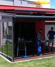 Terrassendach mit Beschattung und Schiebeverglasung
