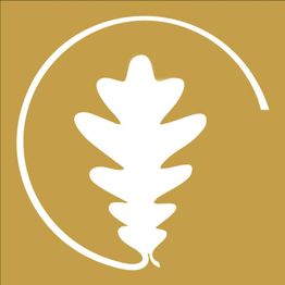 Weißes Eichenblatt-Symbol in einem Kreis auf braunem Hintergrund.