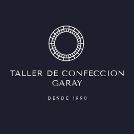 Logo de "Taller de Confección Garay" con un círculo decorativo, desde 1990.