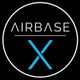 Schwarzer Hintergrund mit weißem Kreis. Text: "AIRBASE" oben, großes blaues "X" darunter.