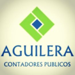 Logotipo de Aguilera Contadores Públicos con diseño geométrico en verde y azul.