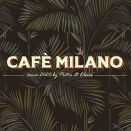Scritta "Cafè Milano" su sfondo di foglie tropicali, con "Since 2020 by Pietro & Elena".