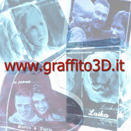 Cubetti di cristallo 3D con foto incise, nome del sito web in sovrimpressione: www.graffito3D.it