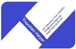 Visitenkarte mit blauem Design, Text: Thorsten Heyer, Kontaktinformationen in Blau.