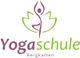 Logo der Yogaschule Bergkamen mit stilisierter Yogafigur und Blattform in Lila und Grün.