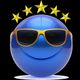Carita azul con gafas de sol y cinco estrellas amarillas arriba sobre fondo negro.
