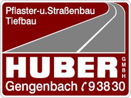 Rotes Firmenschild mit Aufschrift „HUBER GmbH“ und „Pflaster-u.Straßenbau Tiefbau“, Gengenbach.