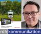 Mann mit Brille, Wohnmobil auf Landstraße, Navigationssystem und Text: "rdh kommunikation".