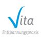 Logo der Vita Entspannungspraxis mit einem blauen Haken vor dem Schriftzug.