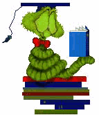Eine grüne Raupe mit Doktorhut liest ein blaues Buch, sitzend auf einem Stapel bunter Bücher.