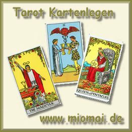 Tarotkarten: Der Magier, Zwei der Kelche, Königin der Münzen. Text: "Tarot Kartenlegen".