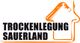 Logo mit Text "Trockenlegung Sauerland" und Grafik eines Hauses in Orange.