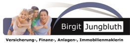 Familie lächelt neben einem Logo mit "Birgit Jungbluth", Versicherungsmaklerin.