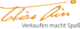 Logo mit Schriftzug "Verkaufen macht Spaß" und oranger Signatur darüber.