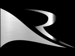 Lettera "R" stilizzata in metallo su sfondo nero.