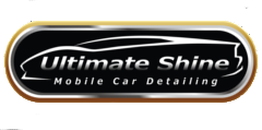 Logo mit Auto-Silhouette und Schriftzug "Ultimate Shine Mobile Car Detailing" in schwarzem Oval.