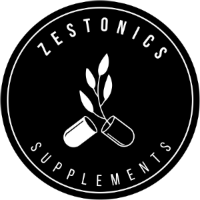 Logo: Zestonics Supplements. Zwei Kapseln mit einer Pflanze darin. Schwarzer Hintergrund.