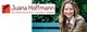 Eine lächelnde Frau sitzt auf einer Bank, neben dem Logo "Juana Hoffmann Coaching & Training".
