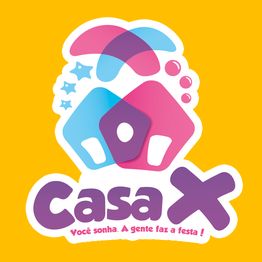Logotipo colorido da Casa X em fundo amarelo, com o texto: "Você sonha. A gente faz a festa!".
