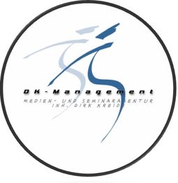 Logo mit zwei stilisierten Figuren und Text "DK-Management, Medien- und Seminaragentur".
