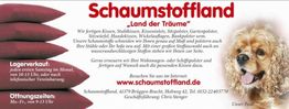 Rote Kissenstapel, Schaumstoffland-Logo, Text über Öffnungszeiten und Lagerverkauf, Hundebild.