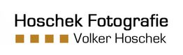 Logo: "Hoschek Fotografie" mit vier braunen Quadraten und dem Namen "Volker Hoschek".