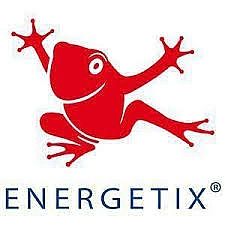 Rode kikker springt boven het blauwe "Energetix"-logo.