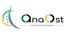 Logotipo de AnaOst Centro de Osteopatía con diseño de espina dorsal en colores azul y amarillo.