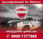 Oldtimer-Auto mit Schriftzug und Kontaktinfo von Glastec Autoglas auf rotem Hintergrund.