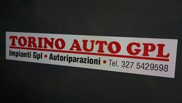 Insegna "Torino Auto GPL" con servizi di impianti e autoriparazioni. Numero: 327 5429598.