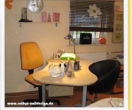 Behandlungstisch 2