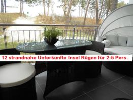 Terrasse mit Sitzmöbeln, Meerblick und Text über strandnahe Unterkünfte auf Insel Rügen.
