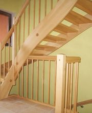 Holzwangentreppe Buche natur