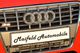 Audi-Logo und Nummernschild mit der Aufschrift "Maifeld Automobile".