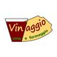 Logo mit Weinglas und Käse, Text: "Vinaggio", "vino e formaggio".