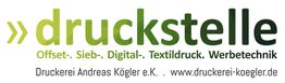 Druckerei-Logo mit Schriftzug: "druckstelle" und Infos zu Druckarten und Webseite.