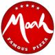 Rotes Logo mit "Moah Famous Pizza" in Weiß, umgeben von fünf Sternen.