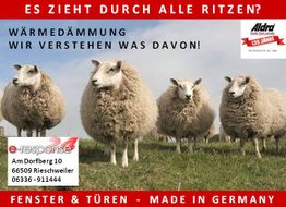 Vier Schafe auf einer Wiese, umgeben von Text über Wärmedämmung und Fenstern aus Deutschland.