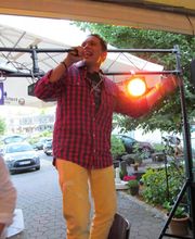 Popschlagersänger Chris Herbst auf der Bühne