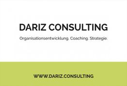 Dariz Consulting-Logo mit Text: Organisationsentwicklung, Coaching, Strategie. Webseite unten.