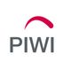 Logo mit rotem Bogen über dem grauen Text "PIWI".
