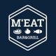 Logo van M'EAT Bar & Grill met steak, tomaat en vis iconen op een donkere achtergrond.