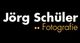 Schwarzes Logo mit weißem Text: "Jörg Schüler Fotografie."
